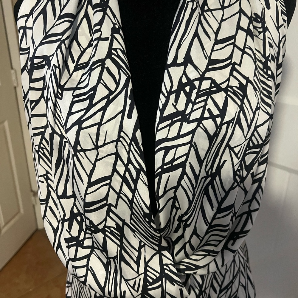 BCBG HALTER SATIN DRESSY TOP MED